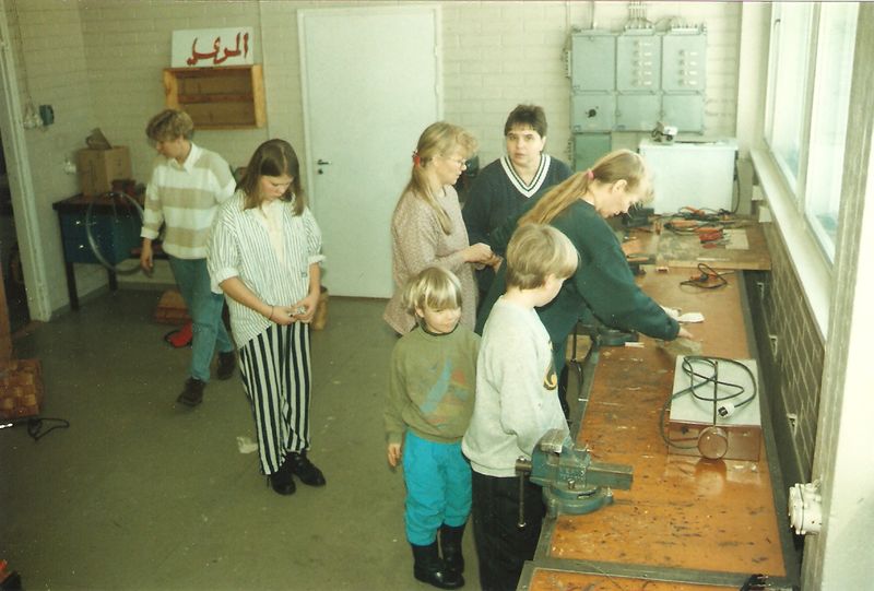 Tiedosto:Tinatoiden tekoa.jpg