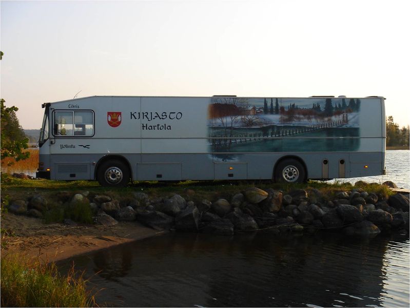 Tiedosto:Yölintu Yölinnussa.jpg