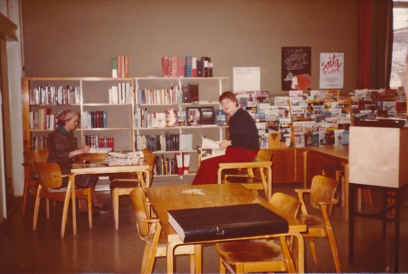 Tiedosto:Vanha kirjasto lehtisali.jpg